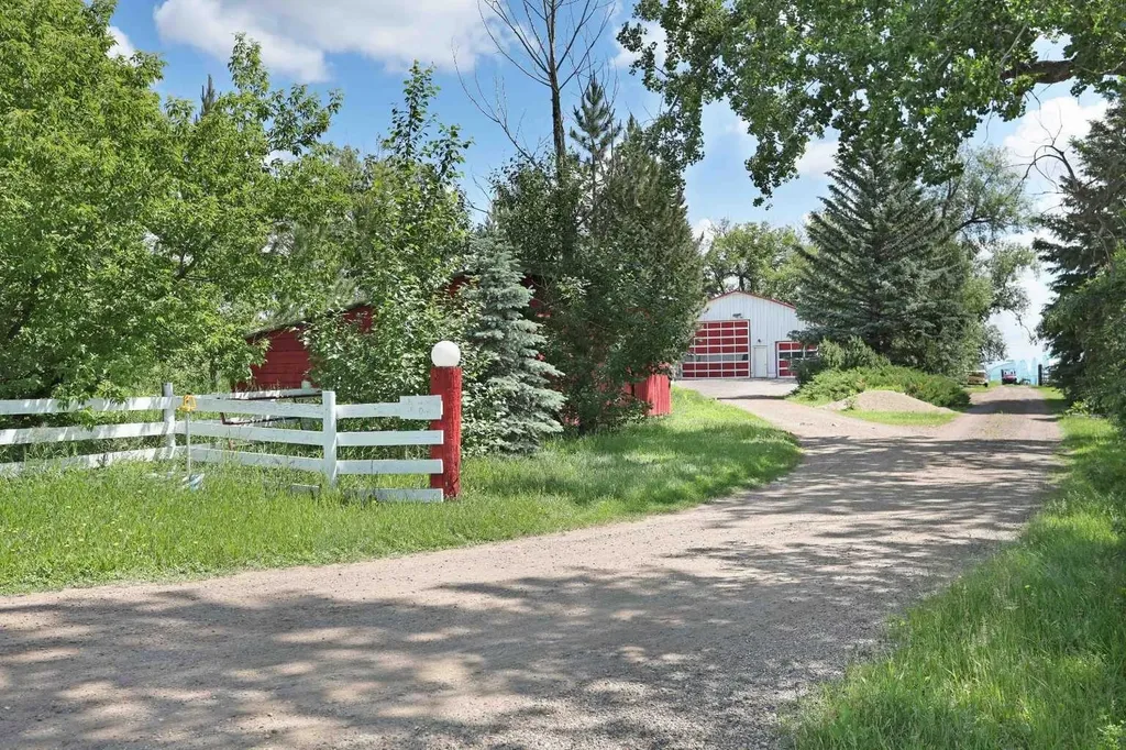 185077 Rr153 Rural Newell County Of AB T1R 1C5