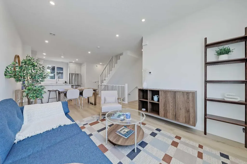 828 8 Avenue NE Calgary AB T2E 9E2