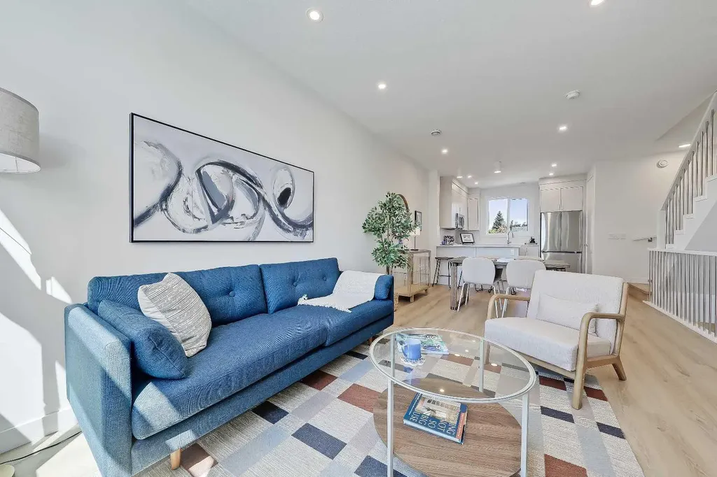 828 8 Avenue NE Calgary AB T2E 9E2
