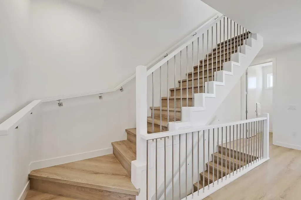828 8 Avenue NE Calgary AB T2E 9E2