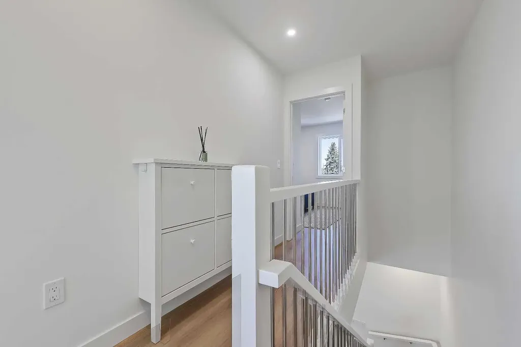 828 8 Avenue NE Calgary AB T2E 9E2