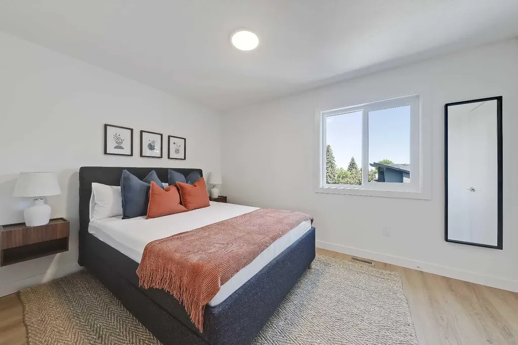 828 8 Avenue NE Calgary AB T2E 9E2