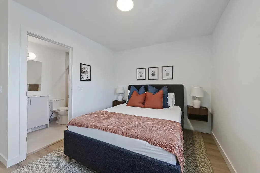 828 8 Avenue NE Calgary AB T2E 9E2