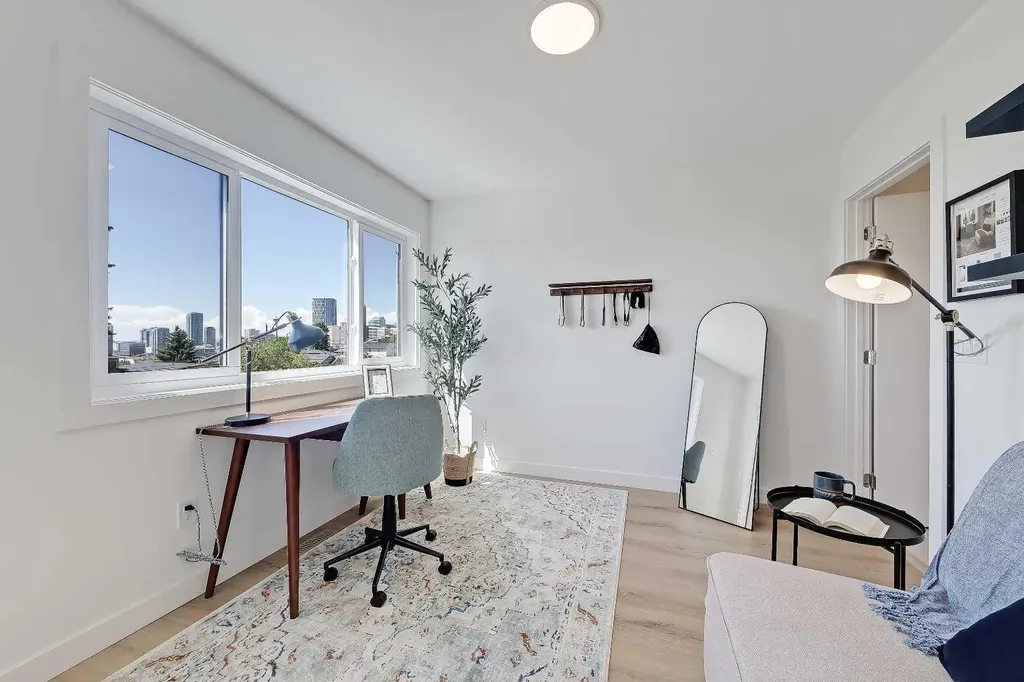 828 8 Avenue NE Calgary AB T2E 9E2