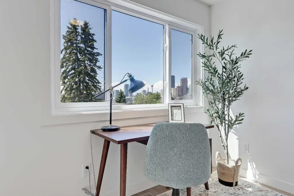 828 8 Avenue NE Calgary AB T2E 9E2