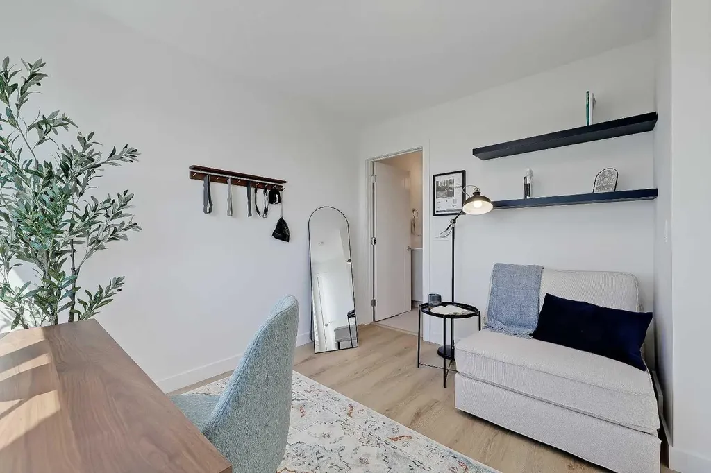 828 8 Avenue NE Calgary AB T2E 9E2