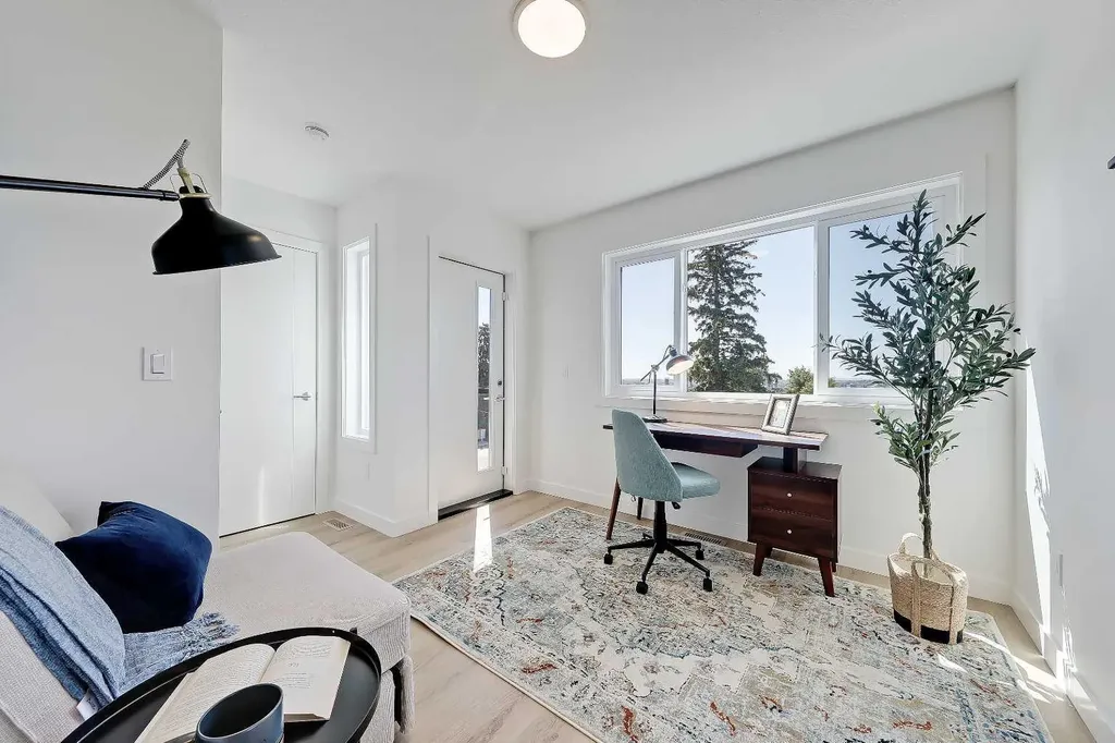 828 8 Avenue NE Calgary AB T2E 9E2