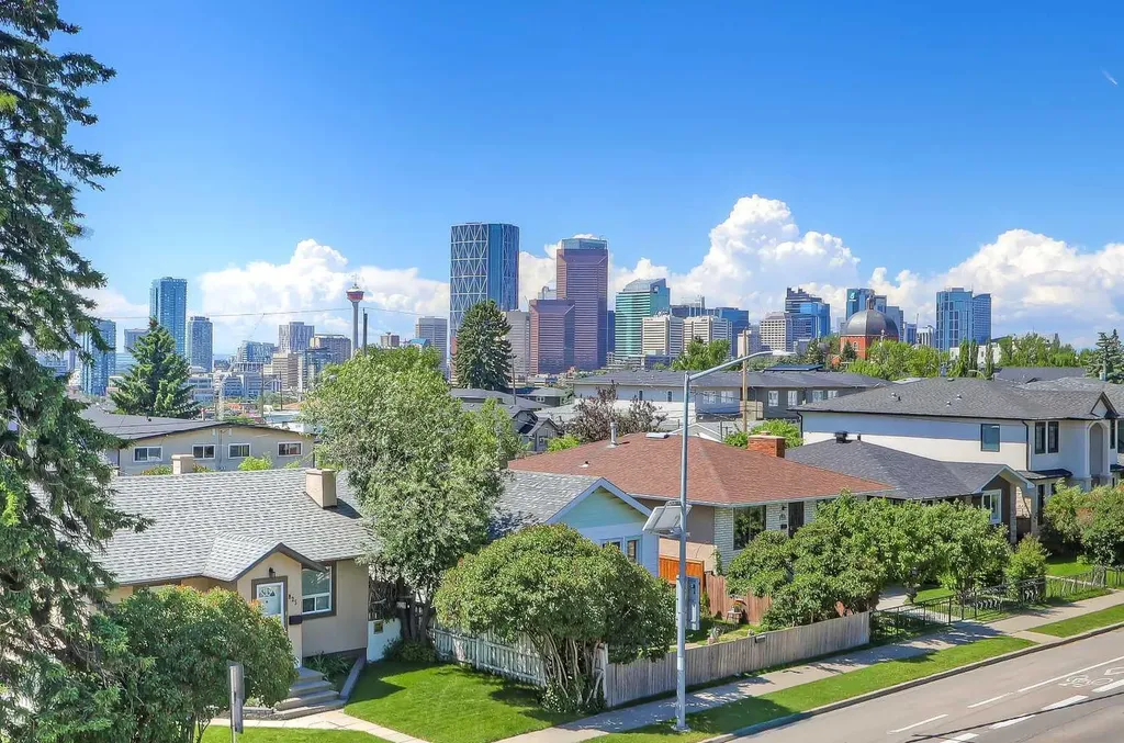 828 8 Avenue NE Calgary AB T2E 9E2