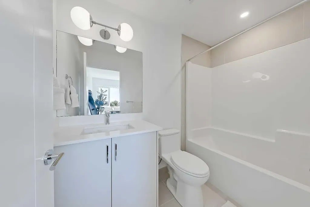 828 8 Avenue NE Calgary AB T2E 9E2