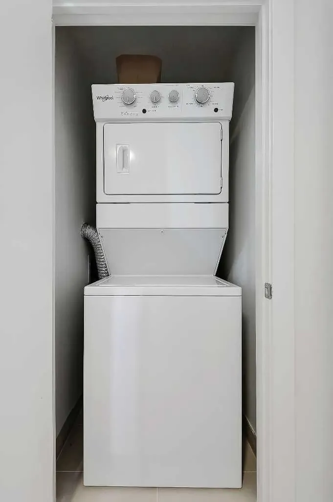 828 8 Avenue NE Calgary AB T2E 9E2