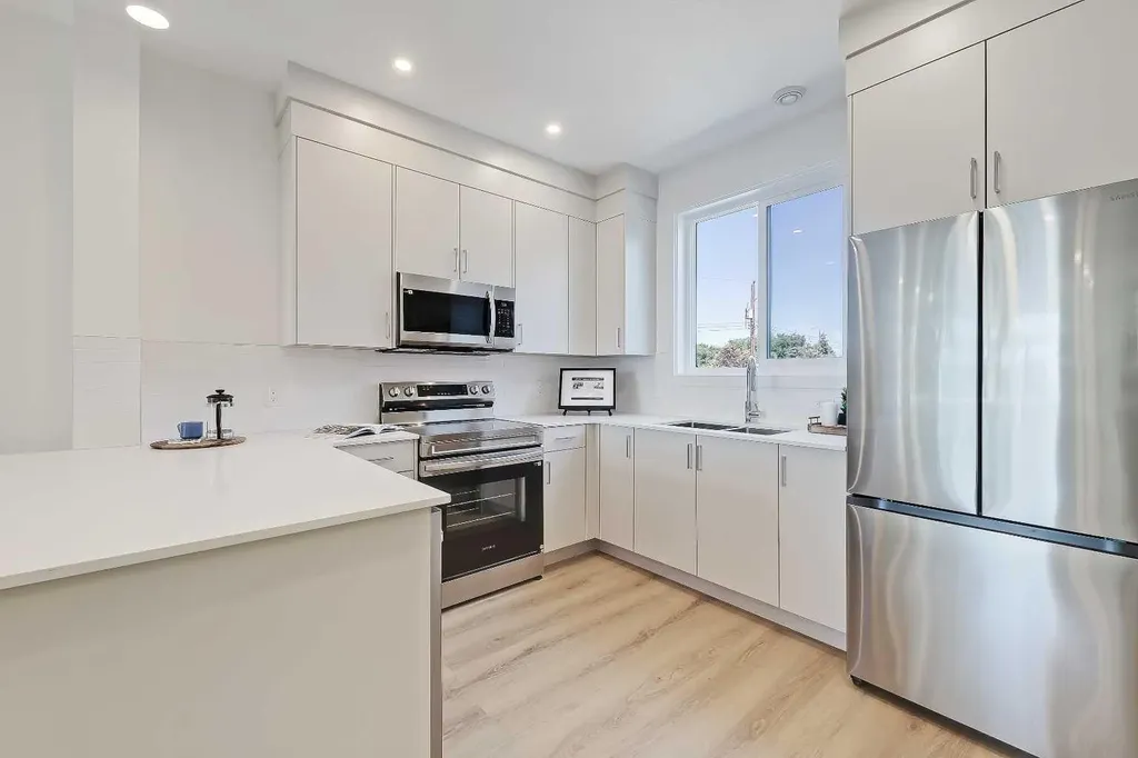 828 8 Avenue NE Calgary AB T2E 9E2