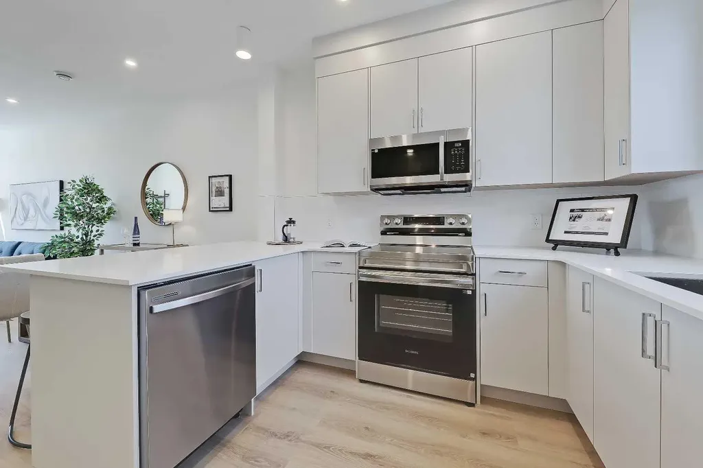 828 8 Avenue NE Calgary AB T2E 9E2
