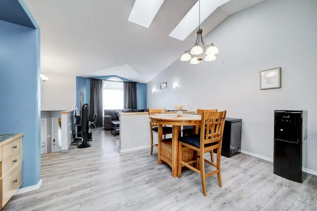 571 Blackfoot Manor W Lethbridge AB T1K 7W4