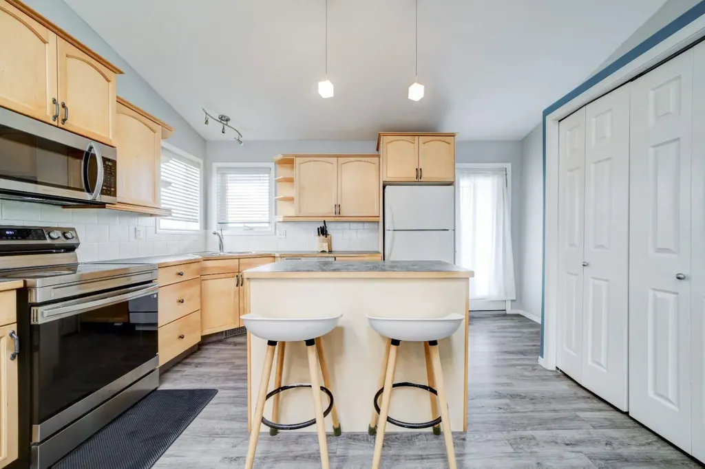 571 Blackfoot Manor W Lethbridge AB T1K 7W4