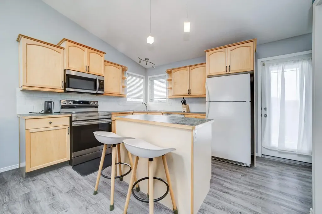 571 Blackfoot Manor W Lethbridge AB T1K 7W4