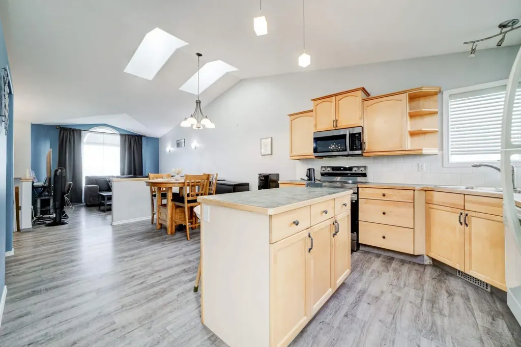 571 Blackfoot Manor W Lethbridge AB T1K 7W4