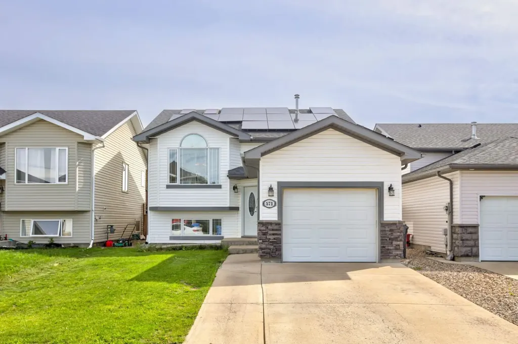 571 Blackfoot Manor W Lethbridge AB T1K 7W4