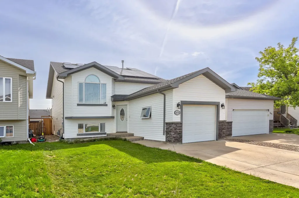 571 Blackfoot Manor W Lethbridge AB T1K 7W4