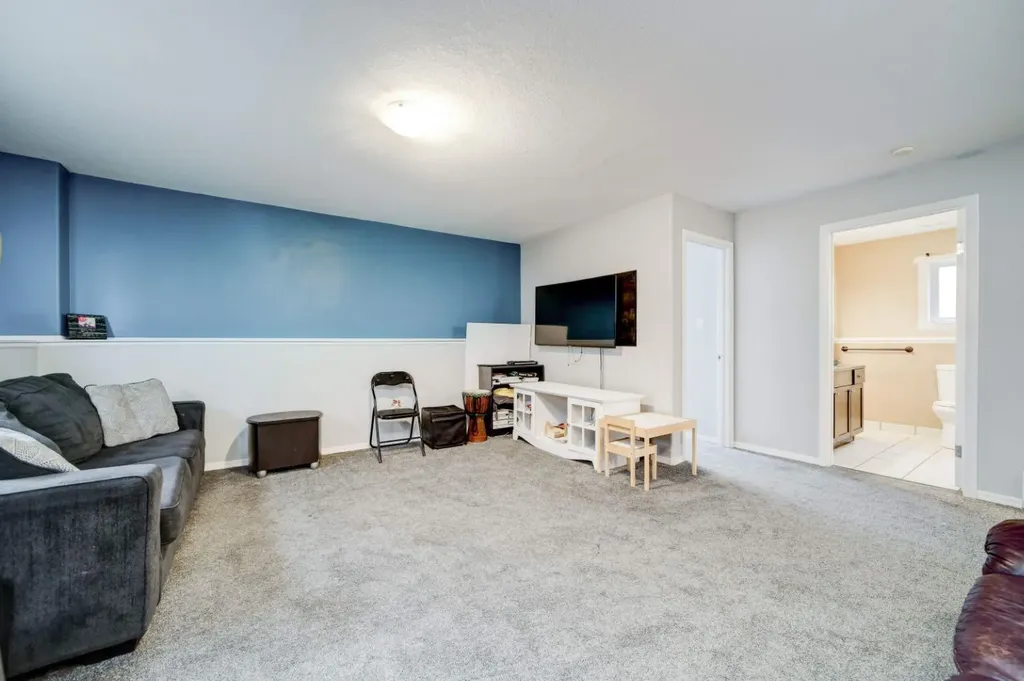 571 Blackfoot Manor W Lethbridge AB T1K 7W4
