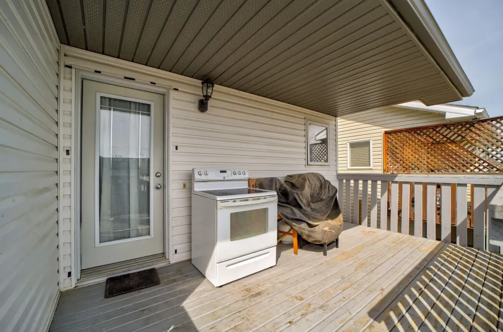 571 Blackfoot Manor W Lethbridge AB T1K 7W4