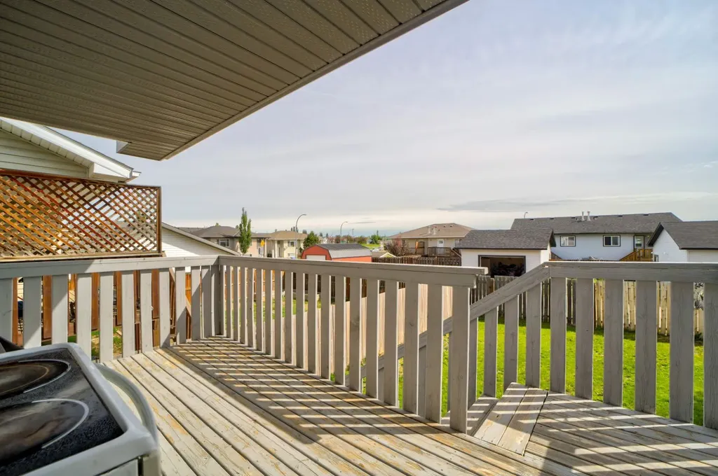 571 Blackfoot Manor W Lethbridge AB T1K 7W4