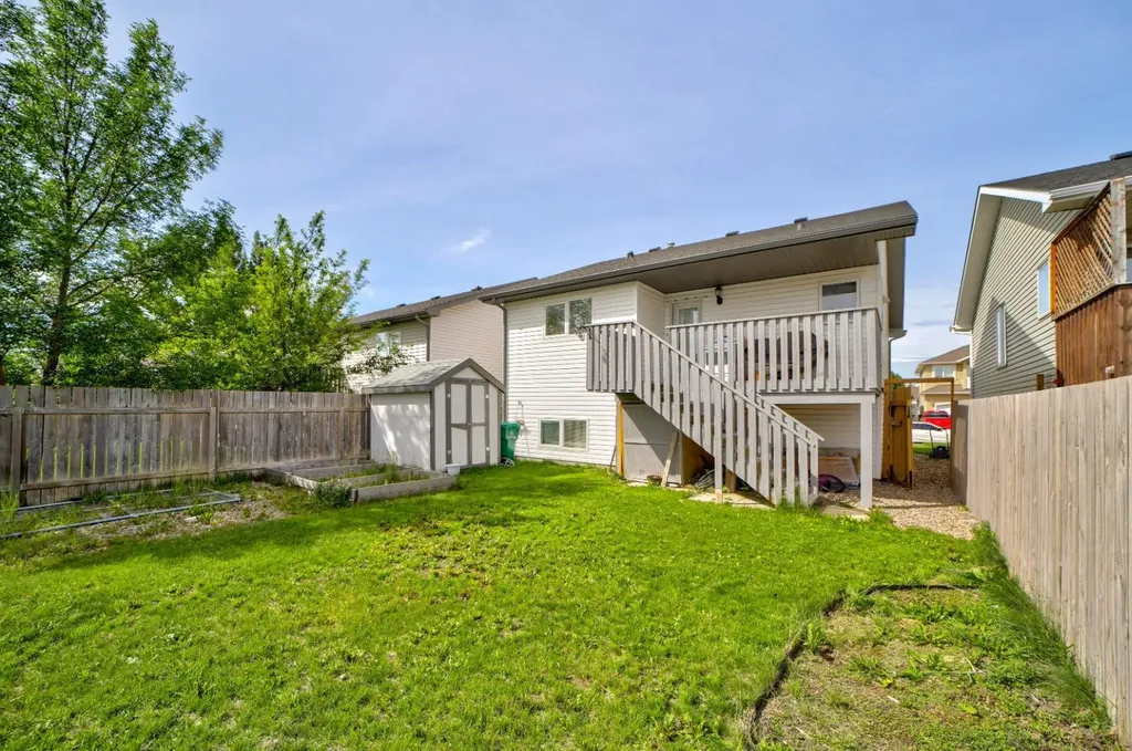 571 Blackfoot Manor W Lethbridge AB T1K 7W4