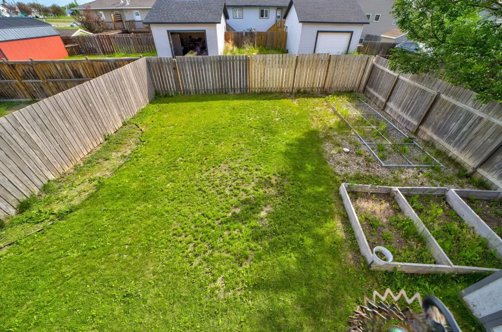 571 Blackfoot Manor W Lethbridge AB T1K 7W4