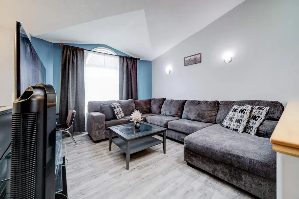 571 Blackfoot Manor W Lethbridge AB T1K 7W4