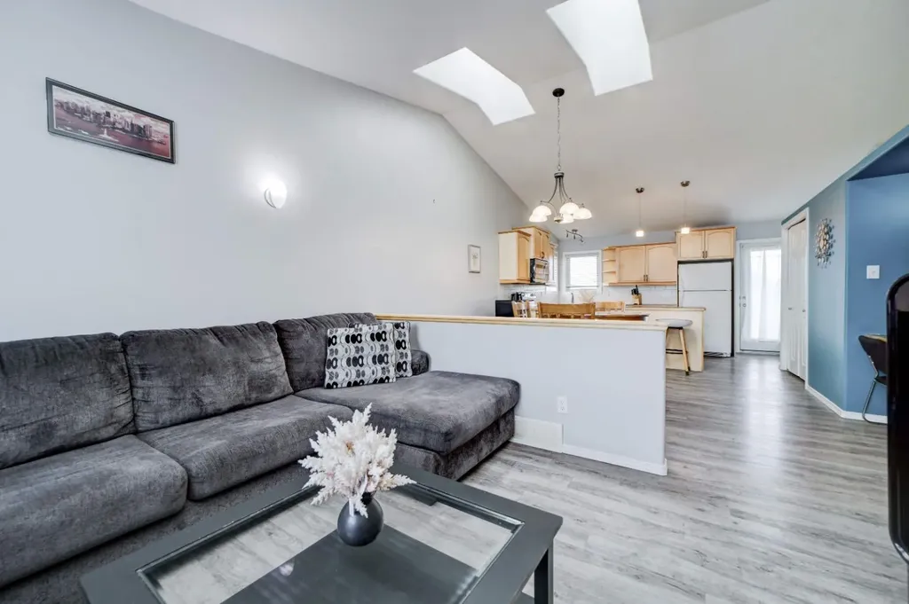 571 Blackfoot Manor W Lethbridge AB T1K 7W4