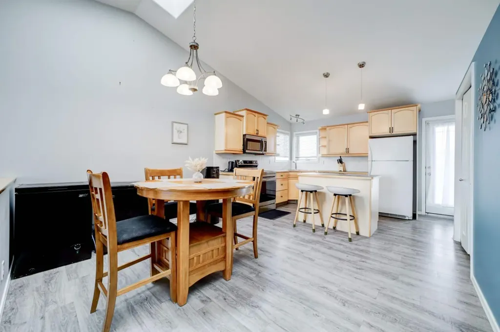 571 Blackfoot Manor W Lethbridge AB T1K 7W4