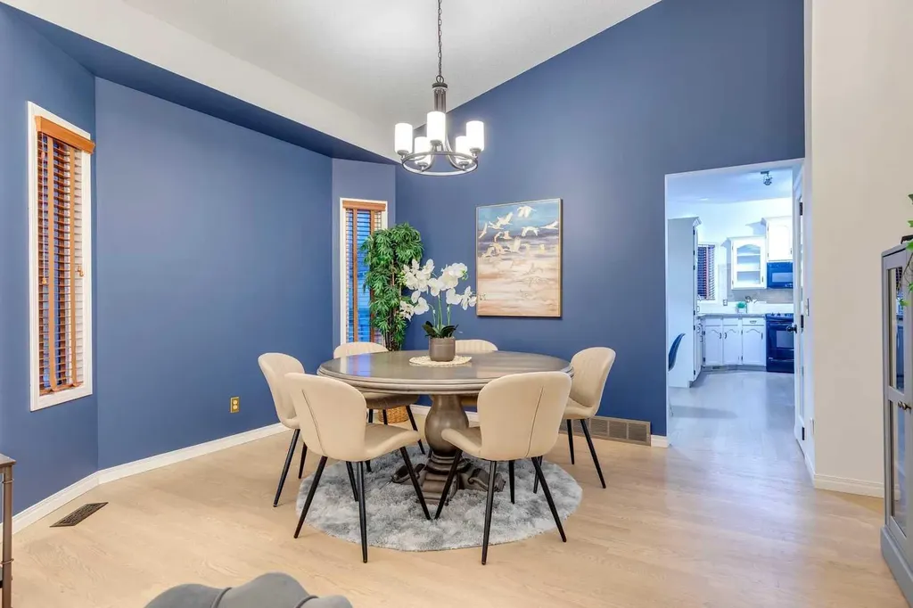 51 Straddock Crescent SW Calgary AB T3H 2S9
