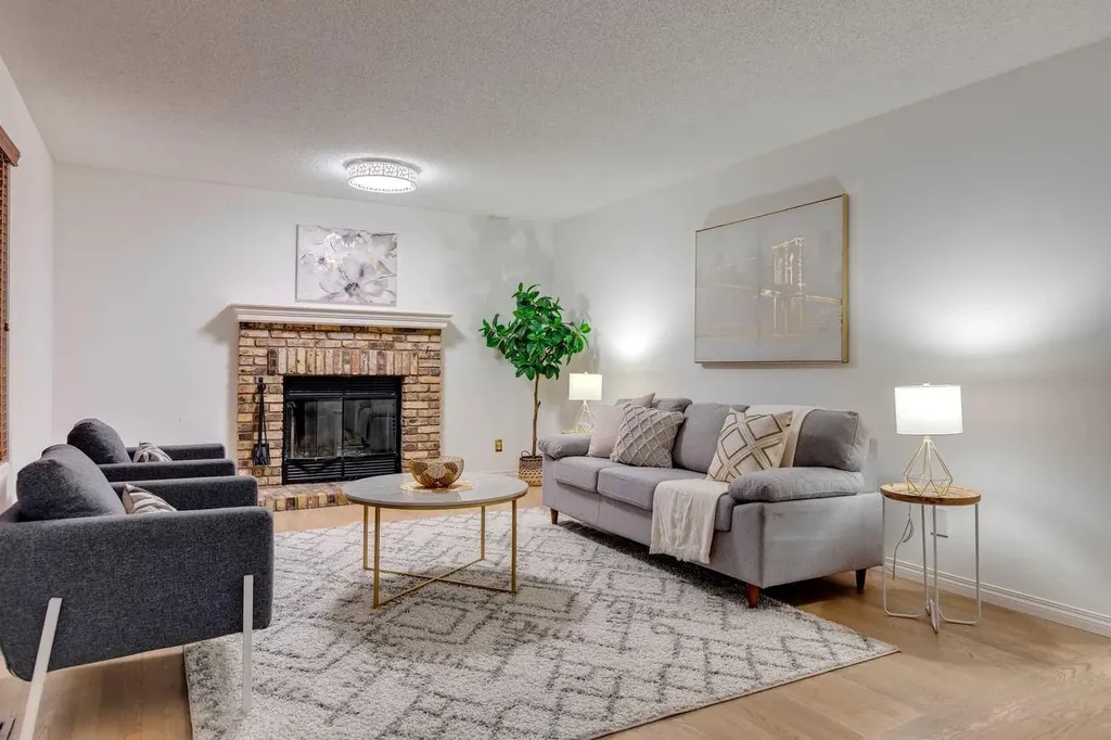 51 Straddock Crescent SW Calgary AB T3H 2S9