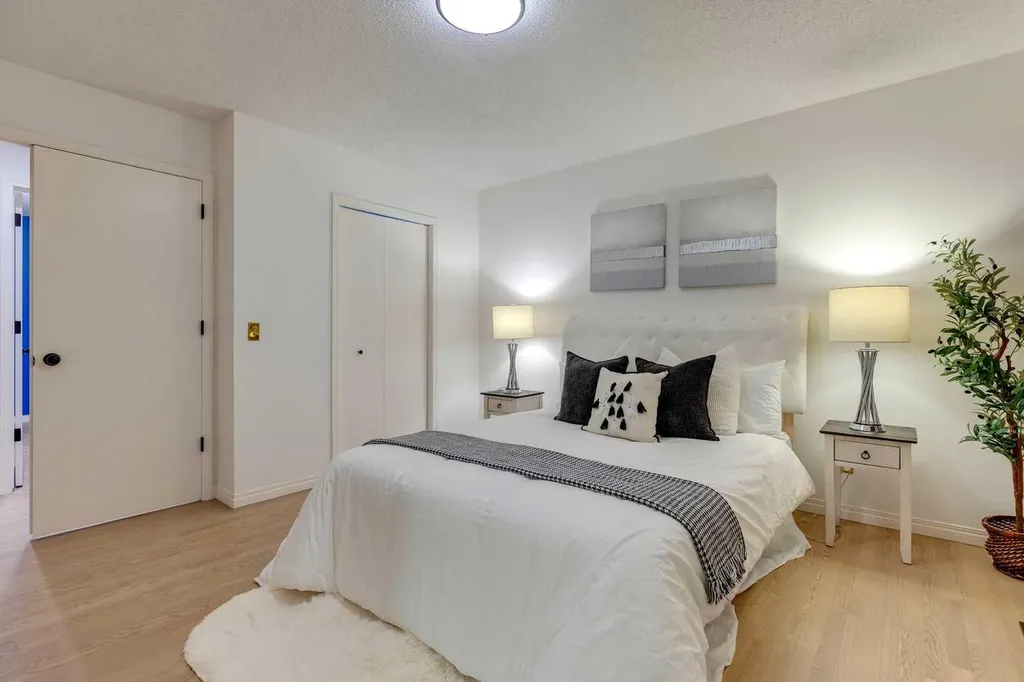 51 Straddock Crescent SW Calgary AB T3H 2S9