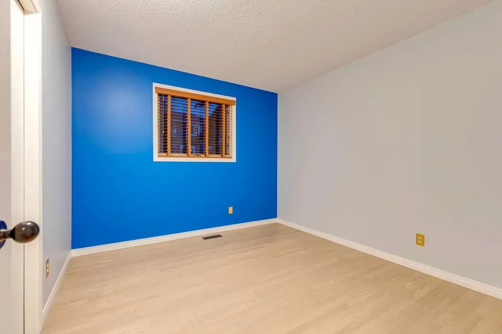 51 Straddock Crescent SW Calgary AB T3H 2S9