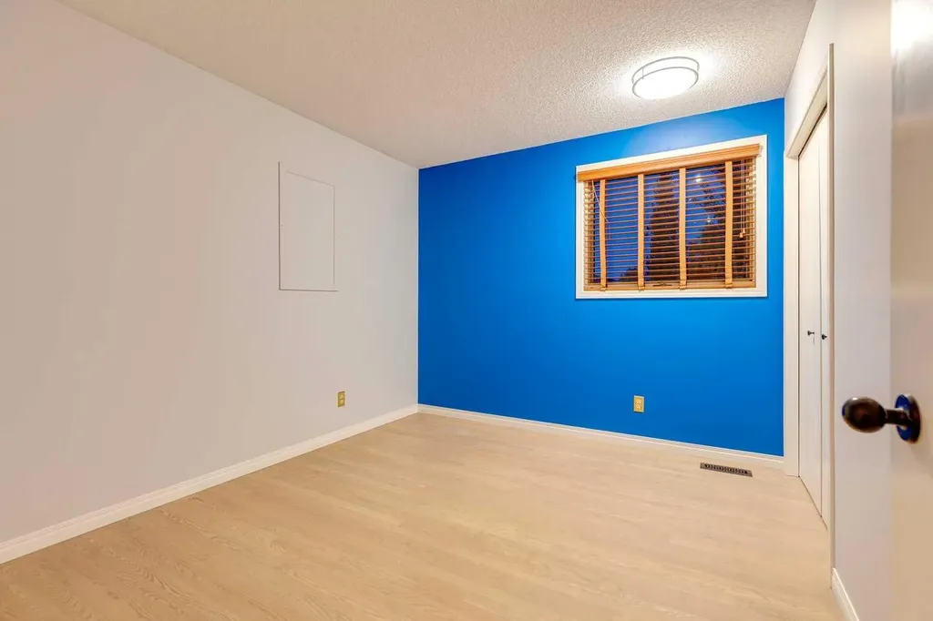 51 Straddock Crescent SW Calgary AB T3H 2S9