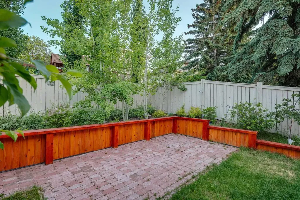 51 Straddock Crescent SW Calgary AB T3H 2S9