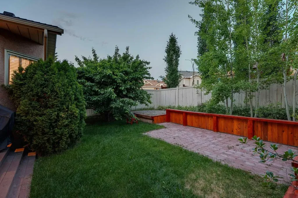 51 Straddock Crescent SW Calgary AB T3H 2S9