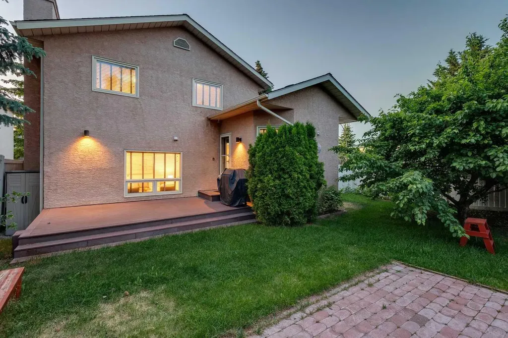 51 Straddock Crescent SW Calgary AB T3H 2S9