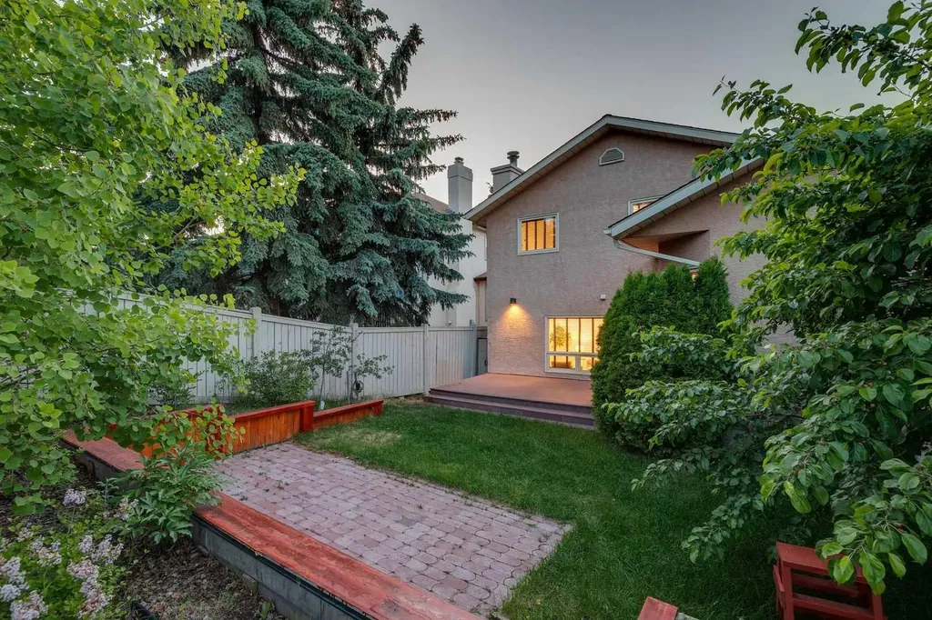 51 Straddock Crescent SW Calgary AB T3H 2S9