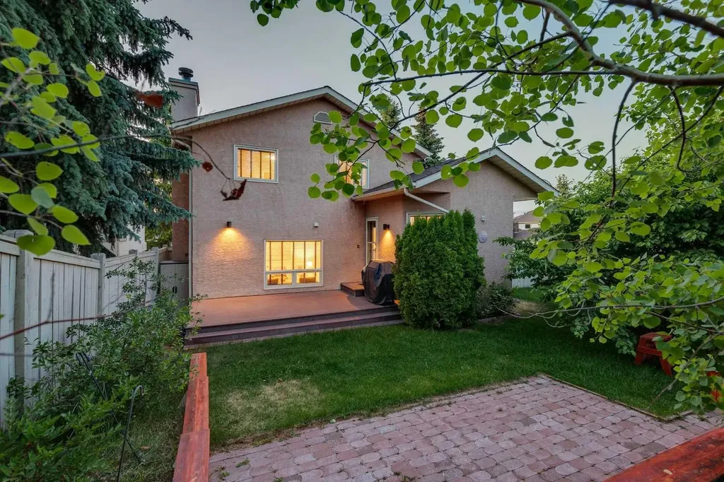 51 Straddock Crescent SW Calgary AB T3H 2S9