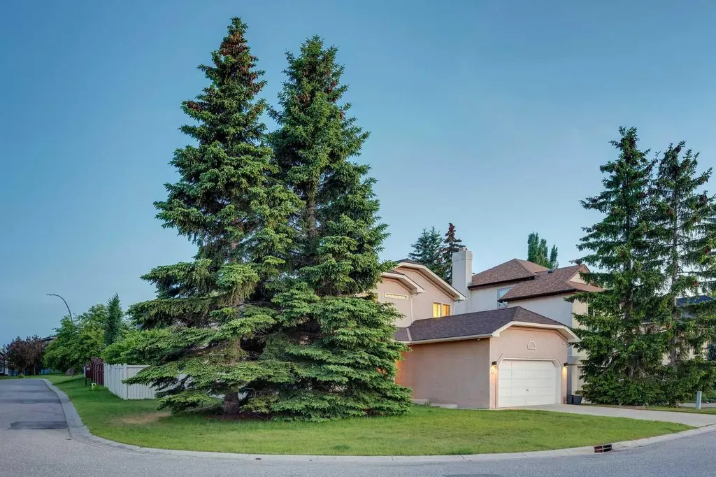 51 Straddock Crescent SW Calgary AB T3H 2S9