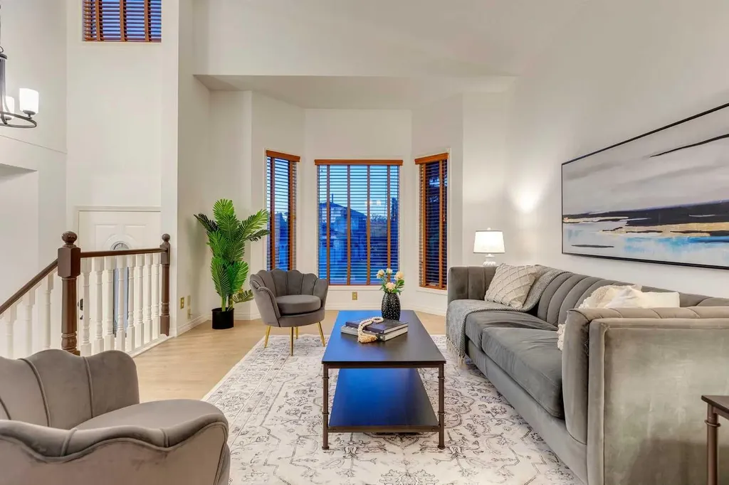 51 Straddock Crescent SW Calgary AB T3H 2S9