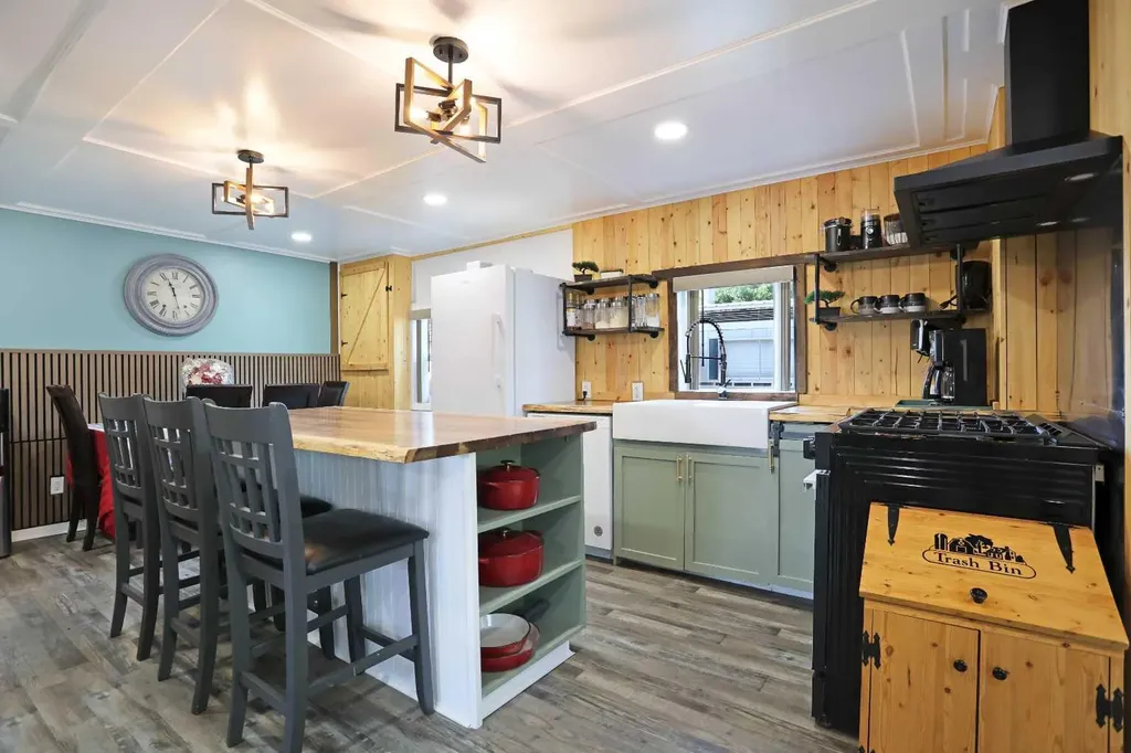 276 Centre Street Tilley AB T0J 3K0
