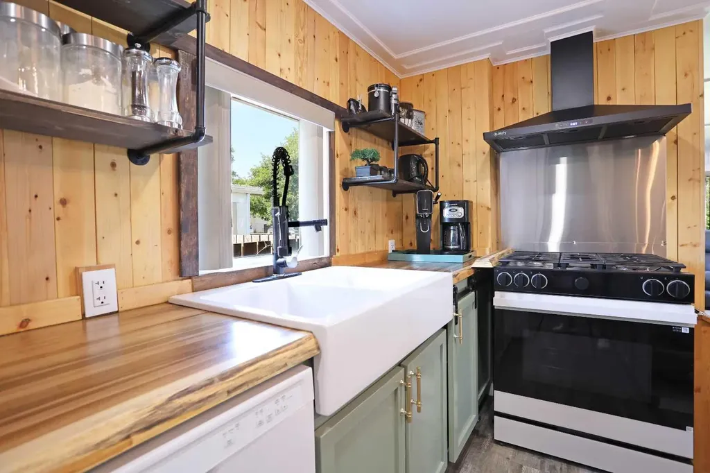 276 Centre Street Tilley AB T0J 3K0
