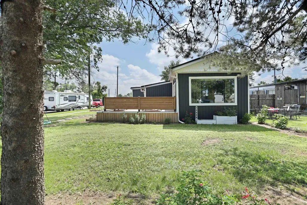 276 Centre Street Tilley AB T0J 3K0