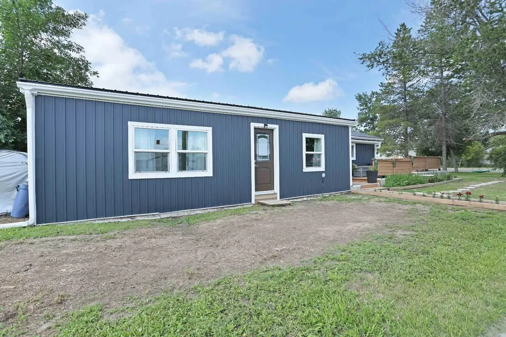 276 Centre Street Tilley AB T0J 3K0