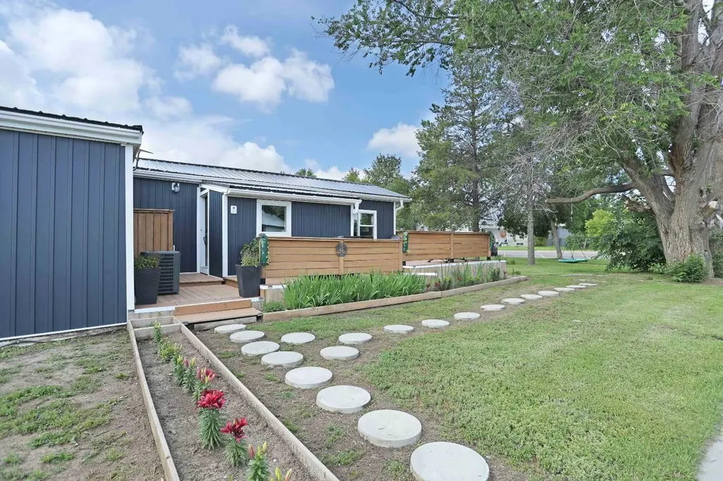 276 Centre Street Tilley AB T0J 3K0