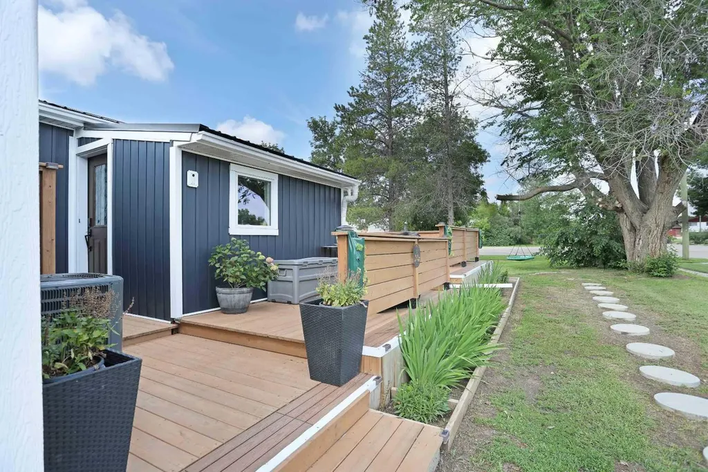 276 Centre Street Tilley AB T0J 3K0