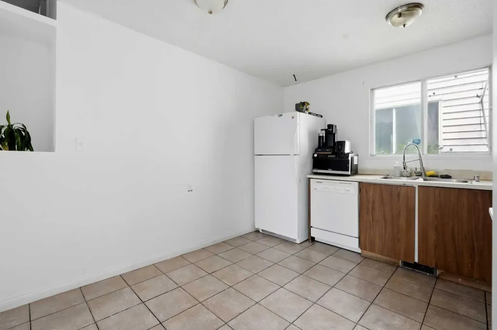 255 Falton Drive NE Calgary AB T3J 2W8