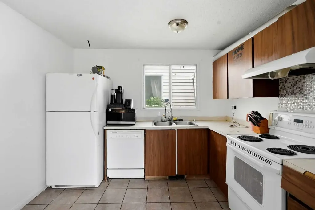 255 Falton Drive NE Calgary AB T3J 2W8